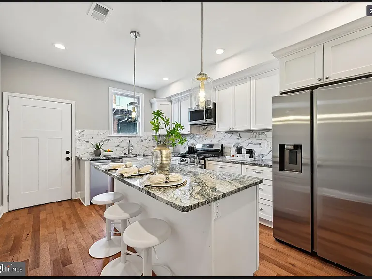 3030 E Monument St #ROOMB — Photo 1