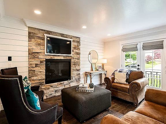 5th image of 2148 E Emerson Ave