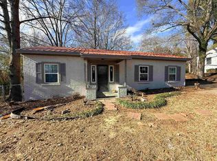 226 Oak St, Selmer, TN 38375
