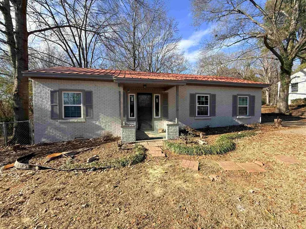 226 Oak St, Selmer, TN 38375