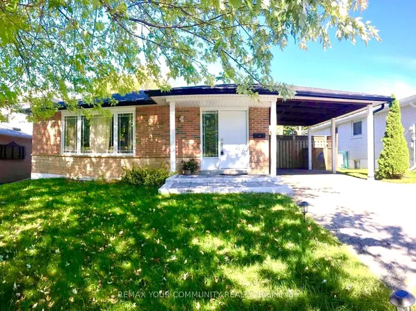 973 Wildwood Dr #Basement, Newmarket, ON L3Y 2B4