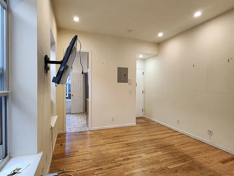 231 E 24th St #6D — Photo 10