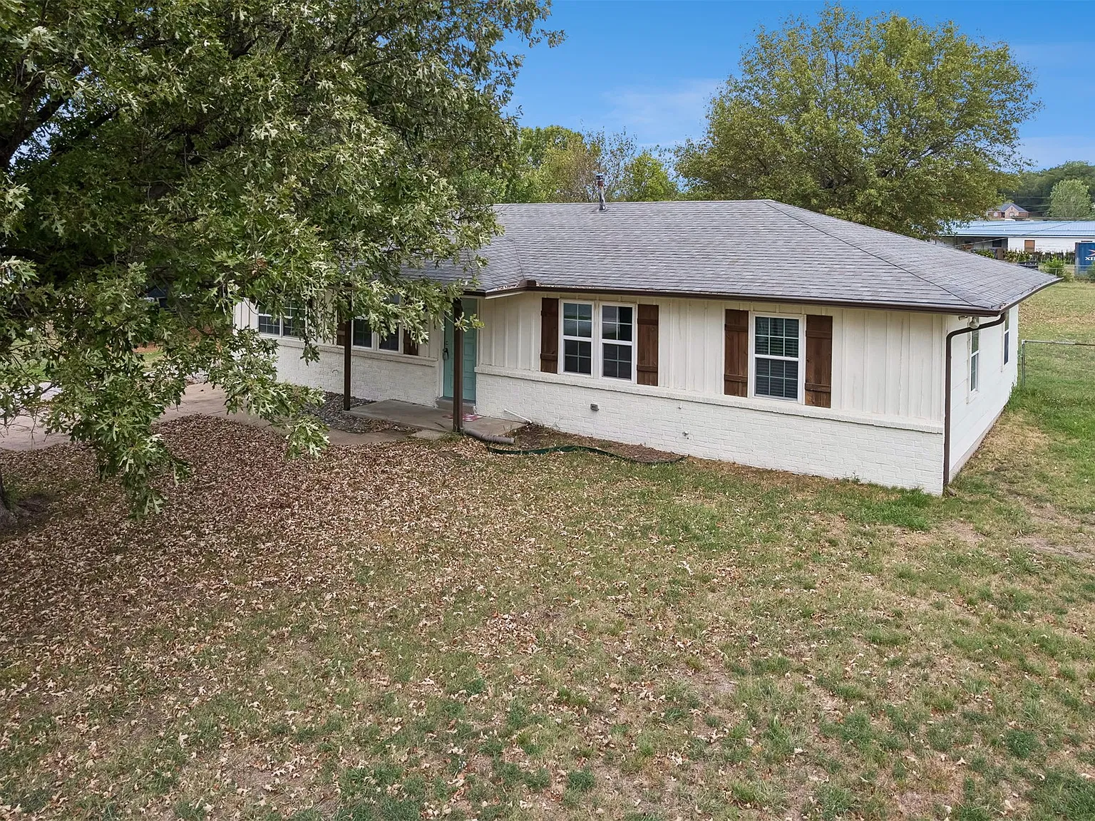 3 bed, 1.0 bath, 1351 sqft, $1,800 — Photo 4