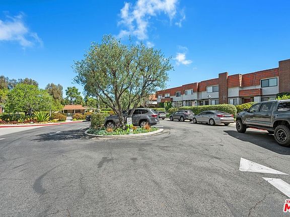 3rd image of 27912 Ridgecove Ct
