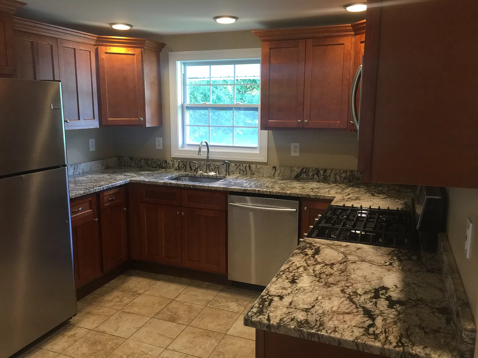 2 bed, 950 sqft, $1,600 — Photo 4
