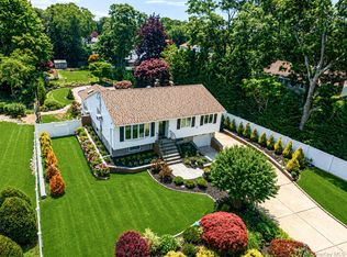 22 Milburn Rd, South Setauket, NY 11720
