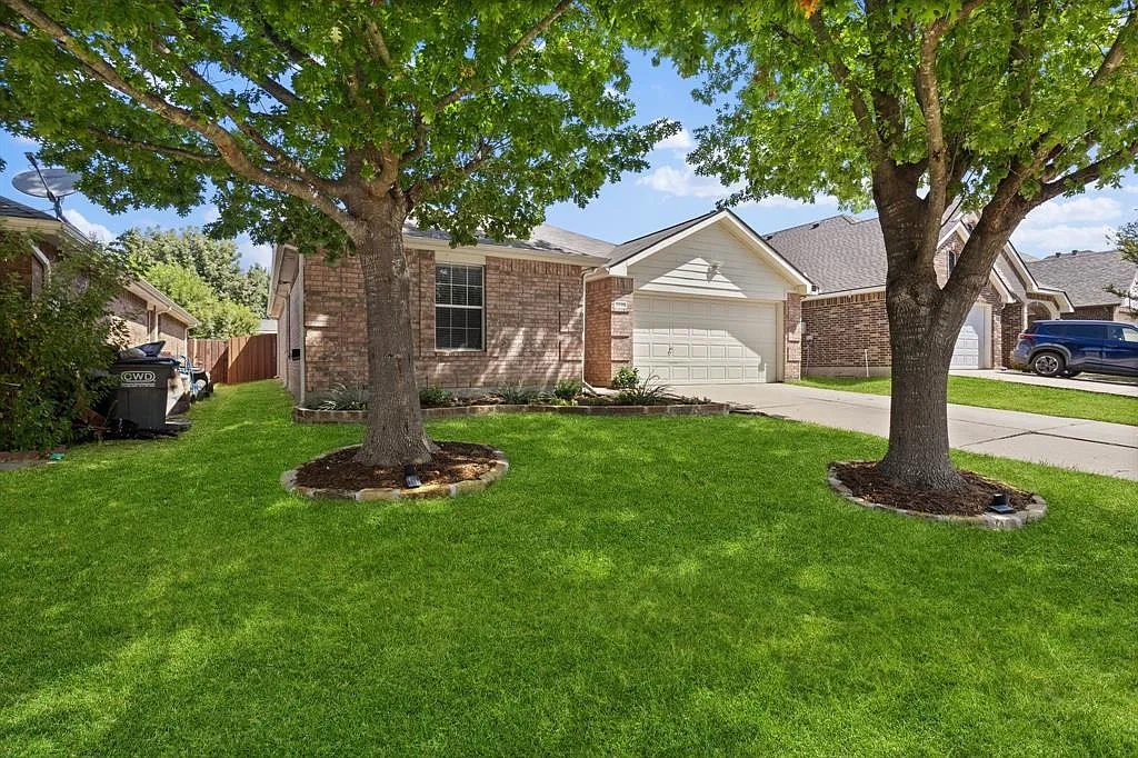 3 bed, 2.0 bath, 1439 sqft, $1,800 — Photo 3