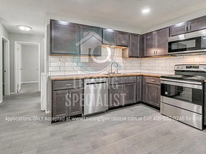 1025 Parsons St — Photo 11