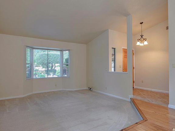 3rd image of 4587 Castana Dr