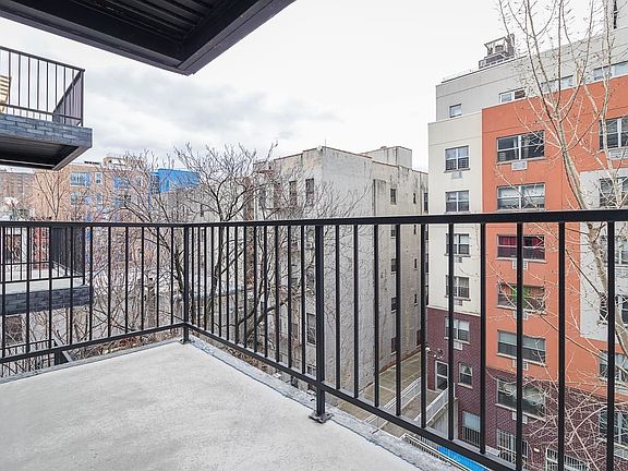 5th image of 238 E 106th St #5M