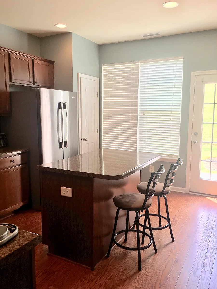 Building Photo - 100 Stratford Lakes Dr #267