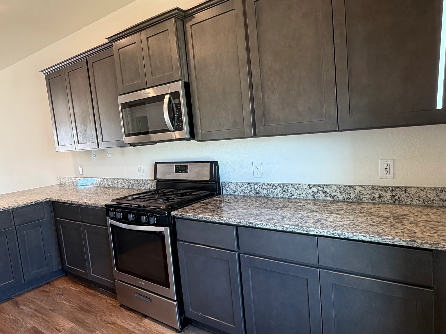 5 bed, 2.5 bath, 2502 sqft, $2,500 — Photo 1