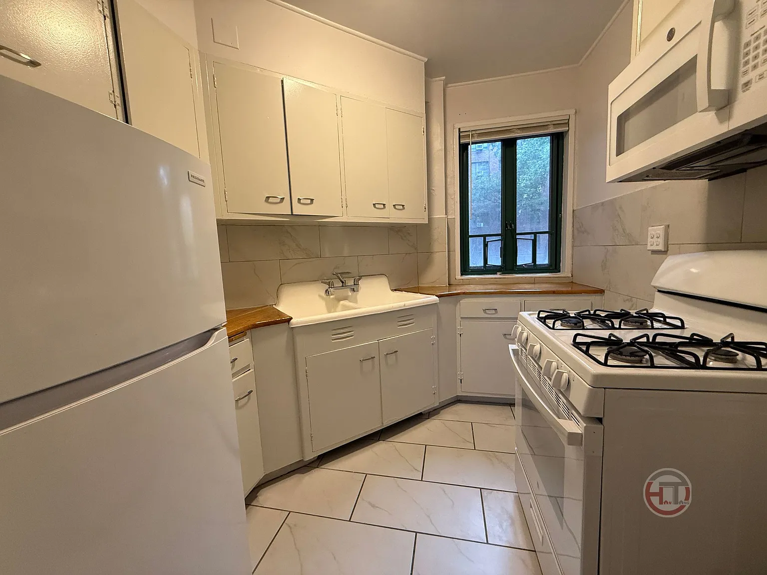 1 bed, 650 sqft, $2,100 — Photo 1