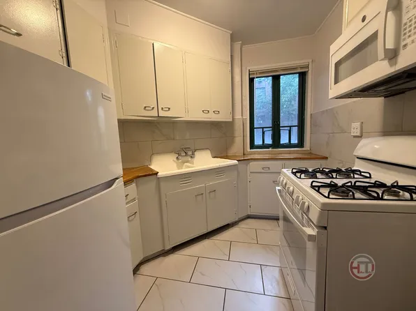 1604 Metropolitan Ave, Bronx, NY