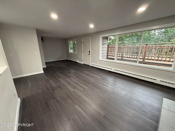 4th image of 4625 Taft St