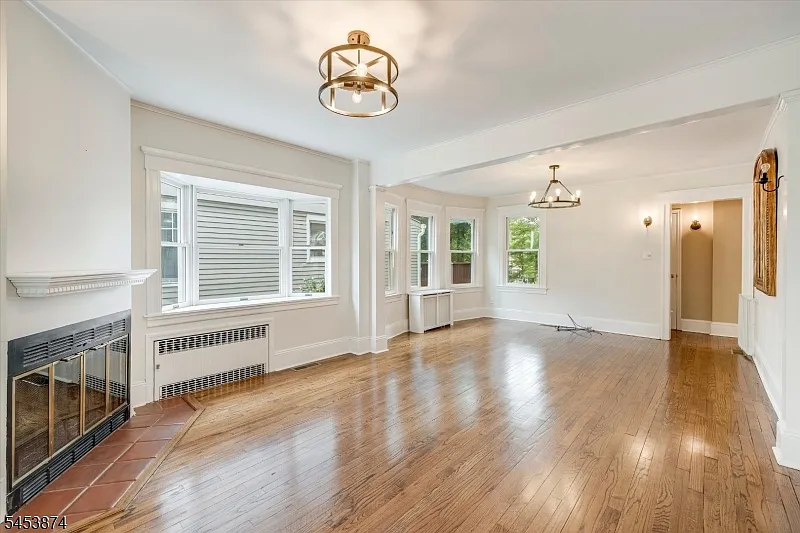 4 bed, 2.5 bath, $6,300 — Photo 4