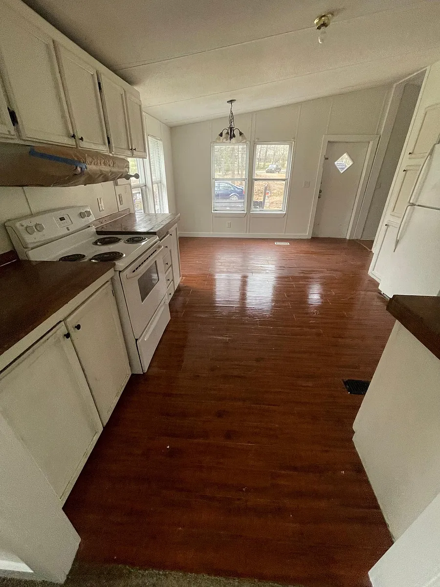 Building Photo - 15505 Parret Ln