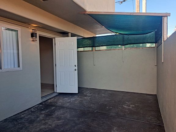 3rd image of 918-926 E 5th St #922
