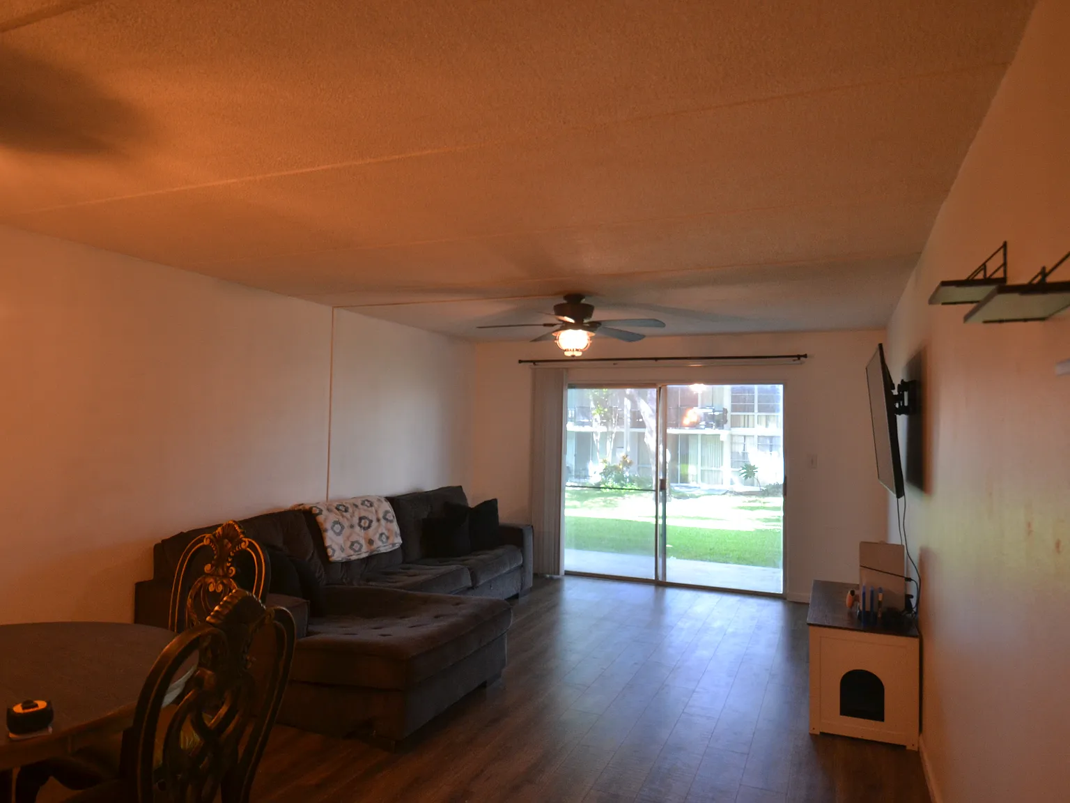 1 bed, 1.0 bath, 690 sqft, $1,800 — Photo 2