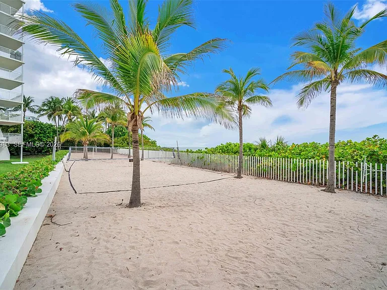 611 Ocean Dr #3E — Photo 11