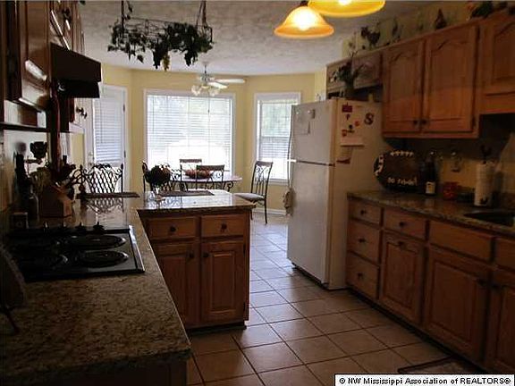 5th image of 3385 Plum Point Dr E