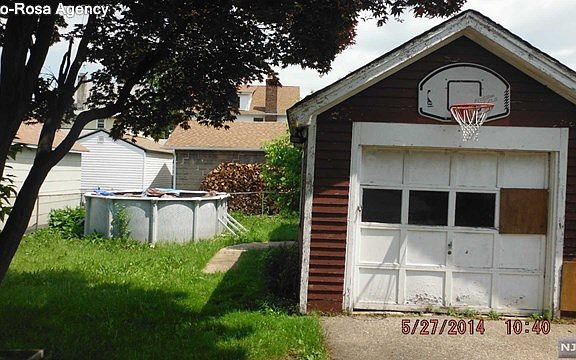 3rd image of 829-833 Magie Ave
