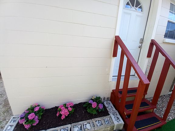 5th image of 208 Redwood Ave