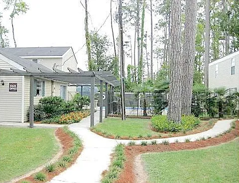 Woodland Trace Apartments — Photo 29