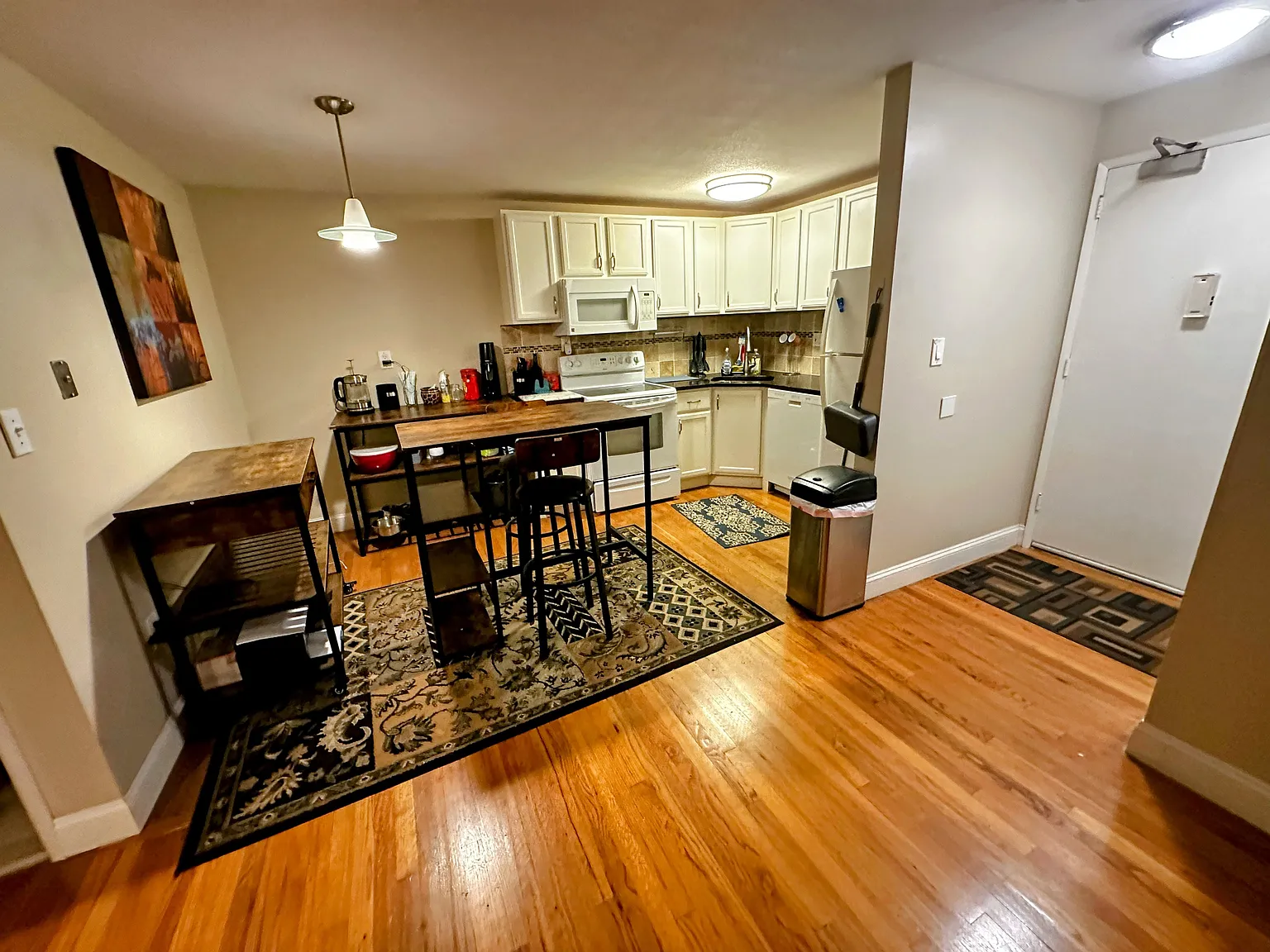 1 bed, 737 sqft, $1,550 — Photo 4
