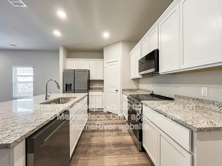 454 Suffolk Dr — Photo 5