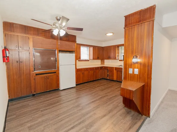 East Manor Apartments, 1333 E Elm St #7, Springfield, MO 65802