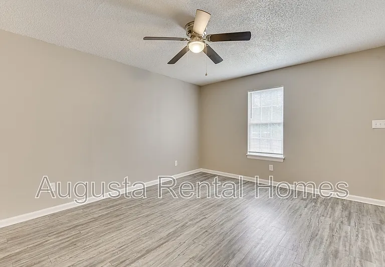 160 Chalet North Ct — Photo 24