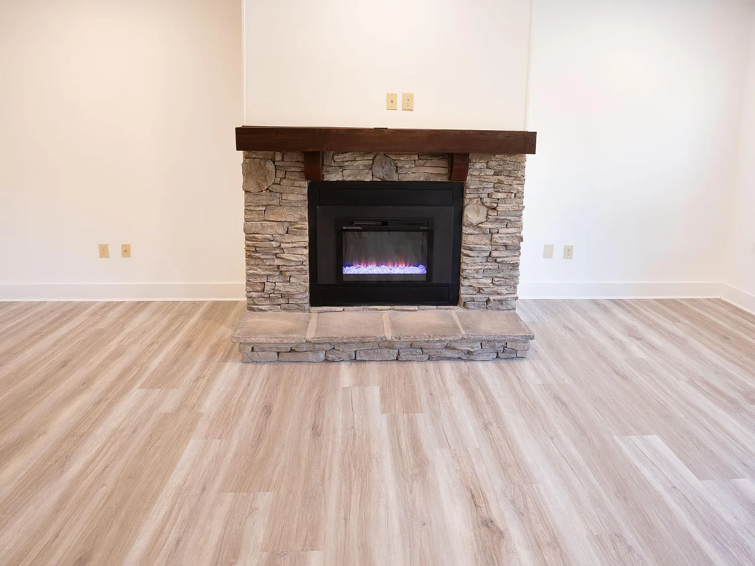 1 bed, 1015 sqft, $1,400 — Photo 3