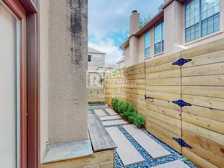 4307 Gilbert Ave #306 — Photo 33
