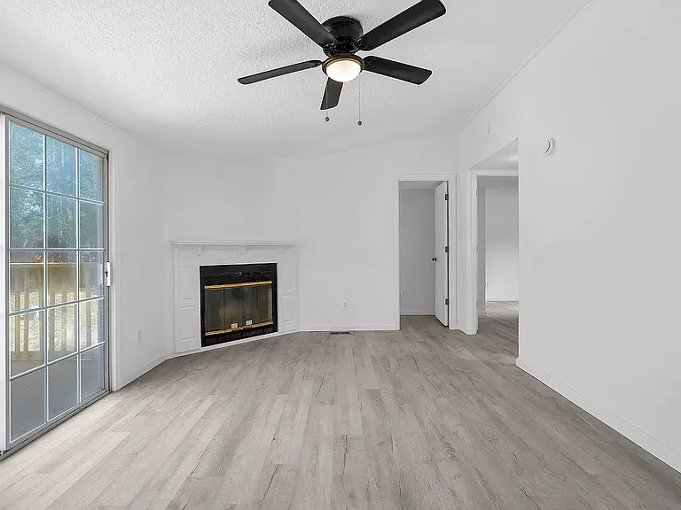 1412 Century Cir — Photo 3