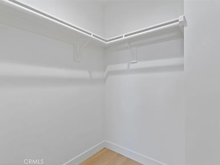 709 W 80th — Photo 24