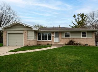 5207 Oakton LANE, Milwaukee, WI 53219