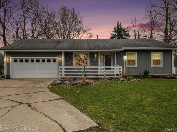 294 Cheriton St, Walled Lake, MI 48390