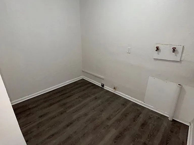 1706 Andrews Dr — Photo 5