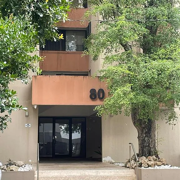 80 Kings Ct #2 — Photo 1