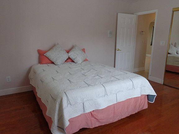 4th image of 883 Tea Ct