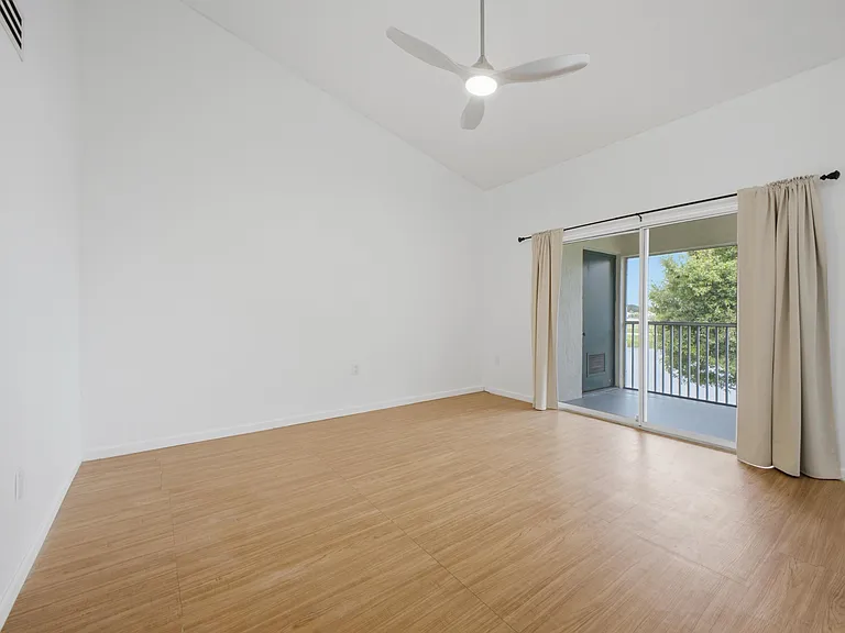13215 Glenmoor Dr — Photo 3