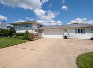1260 Greenfield Trl, Oshkosh, WI 54904
