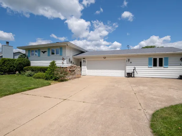 1260 Greenfield Trl, Oshkosh, WI 54904