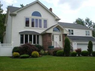 28 Meadow Dr, Little Falls, NJ 07424
