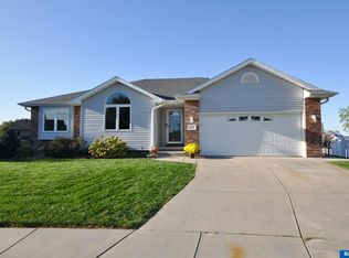 6111 Cheney Ridge Cir, Lincoln, NE 68516