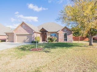 609 Winding Creek Rd, Yukon, OK 73099