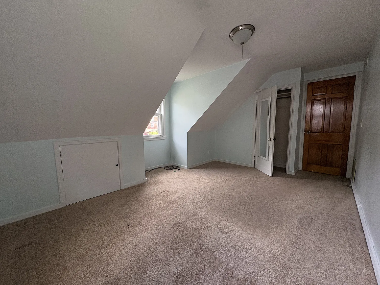 1 bed, 1000 sqft, $1,350 — Photo 2