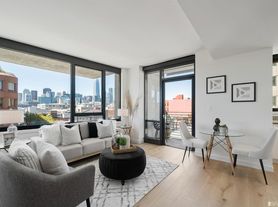 260 King St