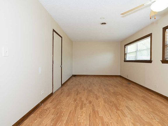 4th image of 1240 Walnut Ave